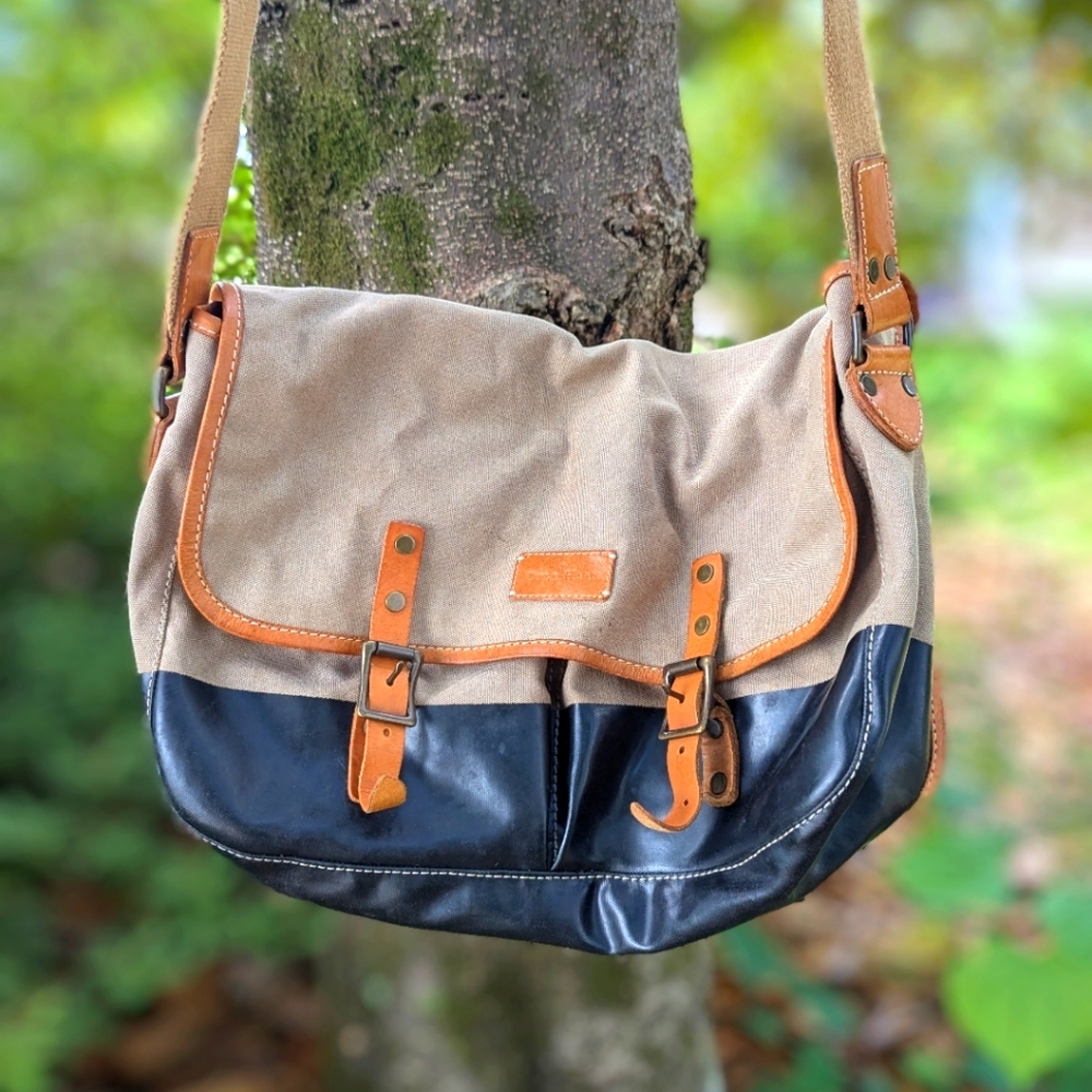 Cole Haan 10 Pocket Stylish Tan and Black Men's Messenger Bag